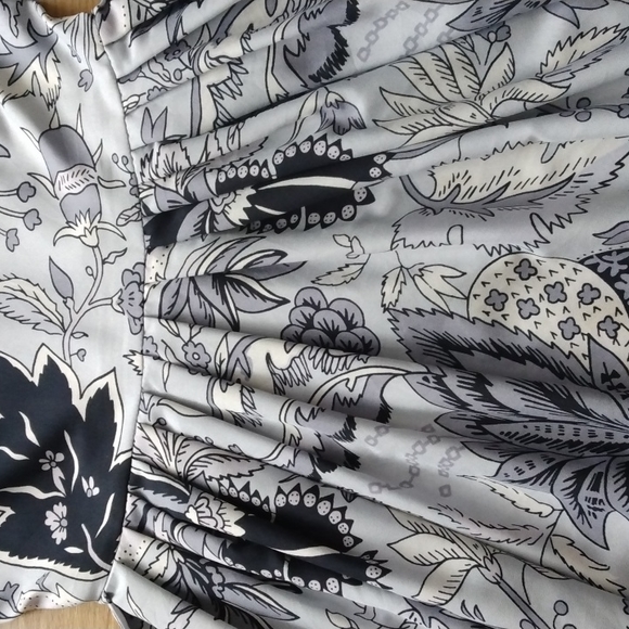 TOPSHOP Floral Fit and Flare Mini Dress | Size 6 - Picture 2 of 8